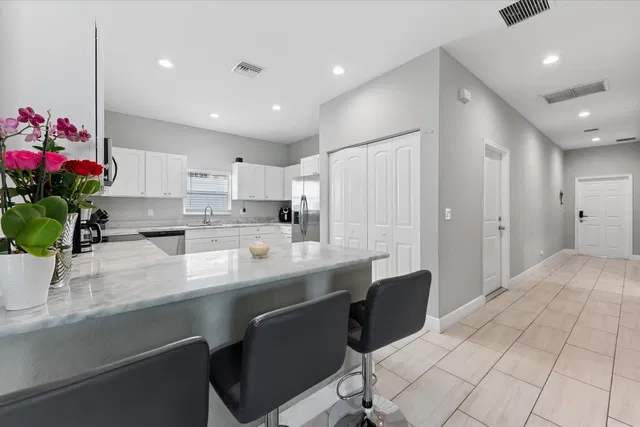  Residence photo 5