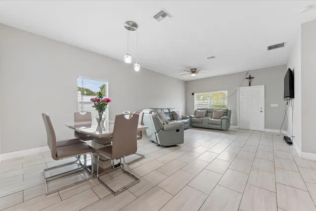  Residence photo 11