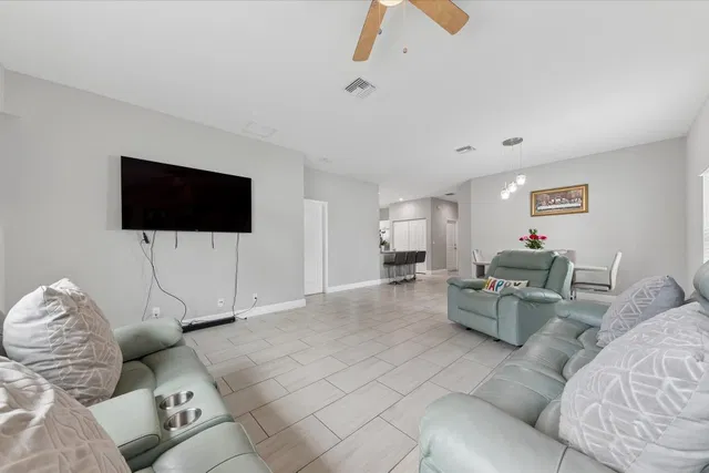  Residence photo 15