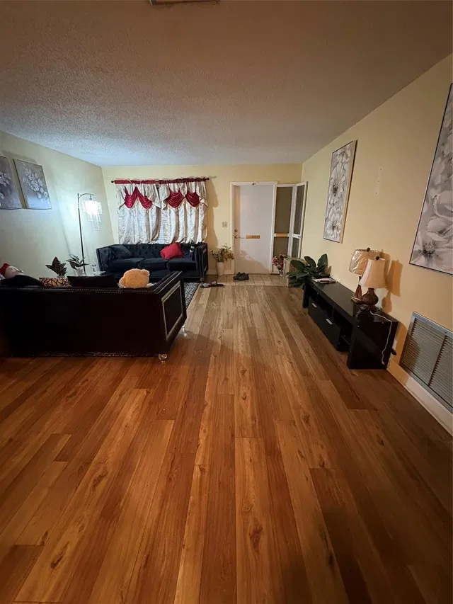 Residence photo 12