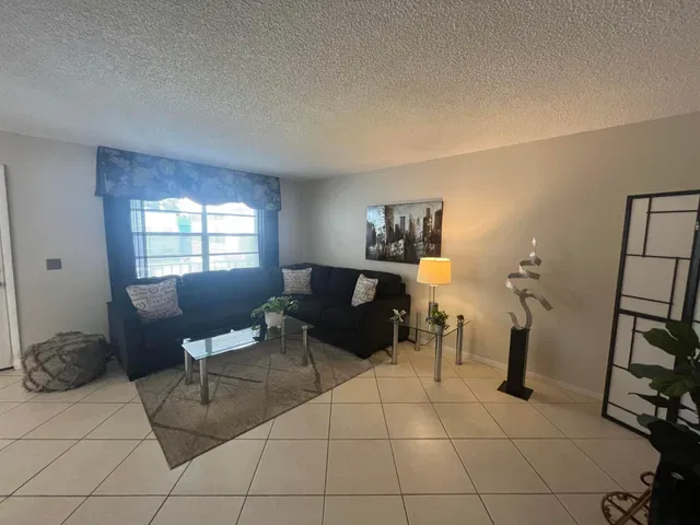  Residence photo 15