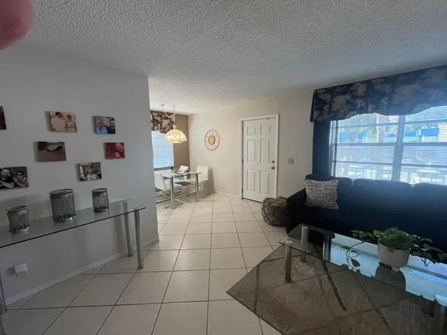 Residence photo 16