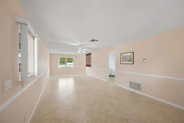 Unit 602 photo 9