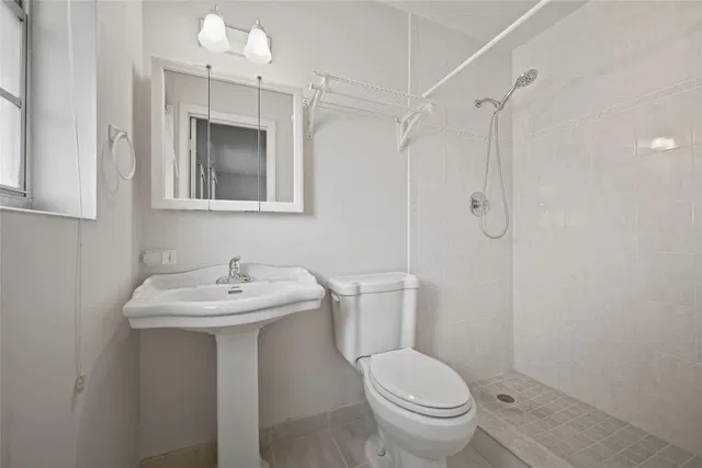 Unit 602 photo 27