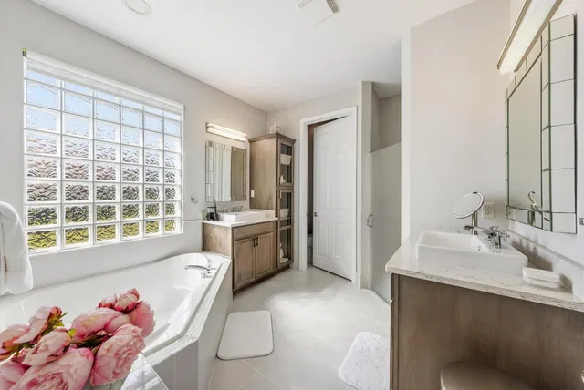 Residence photo 16