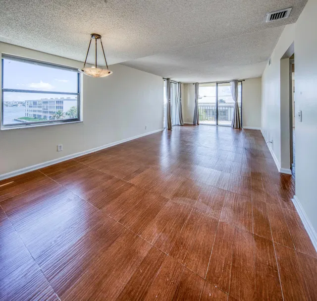 Unit 412 photo 2