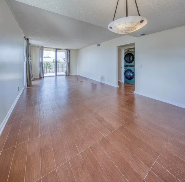 Unit 412 photo 5
