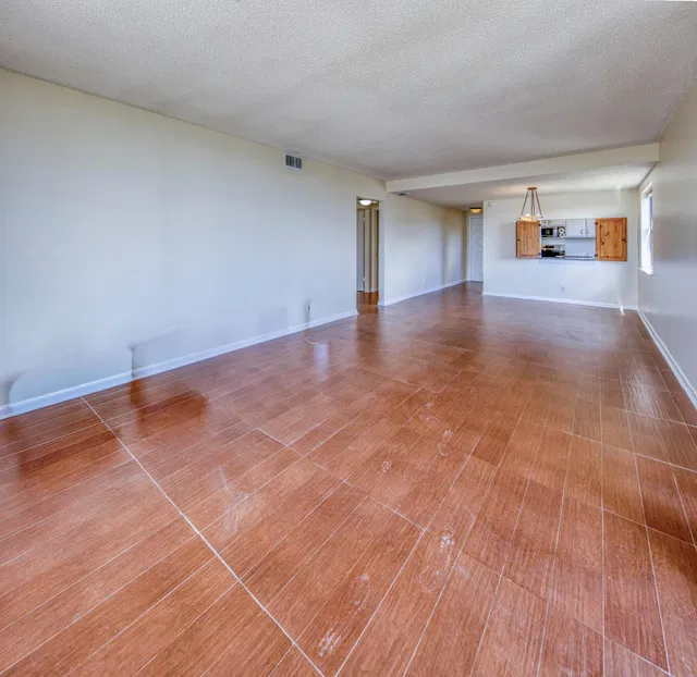 Unit 412 photo 6