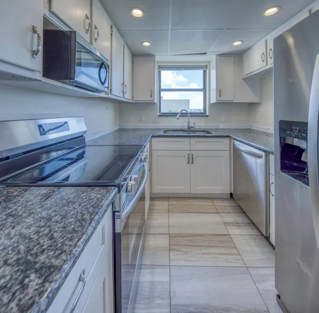Unit 412 photo 17