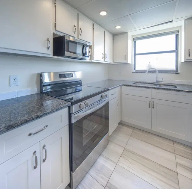 Unit 412 photo 19