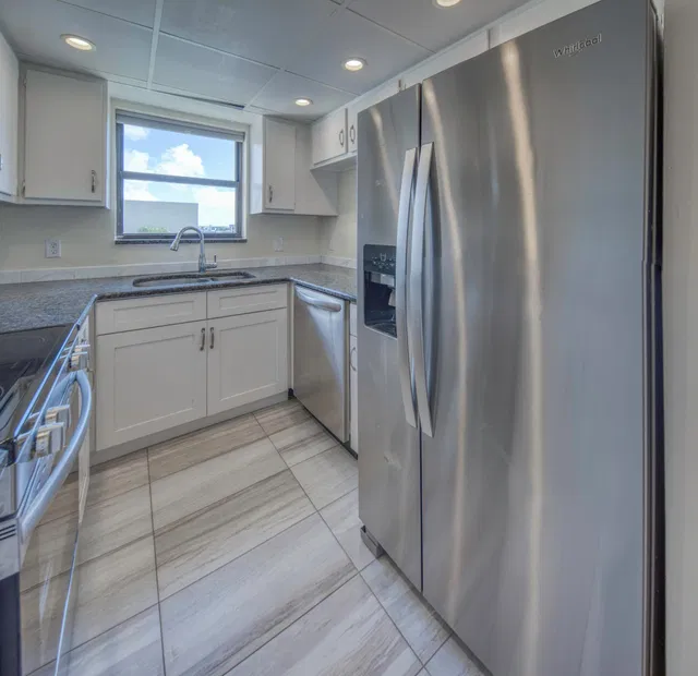 Unit 412 photo 20