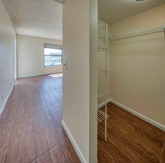 Unit 412 photo 25