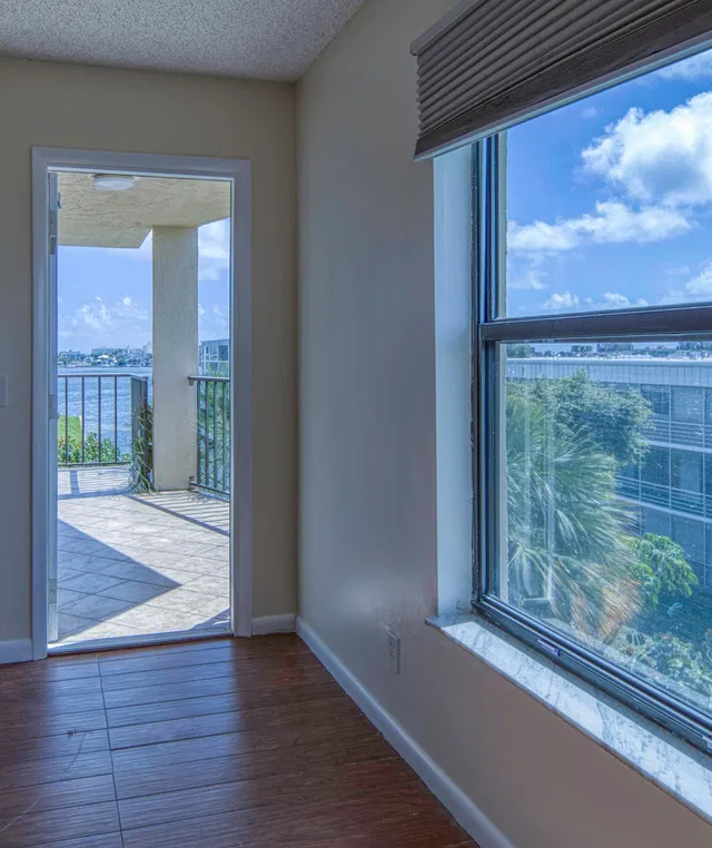 Unit 412 photo 28