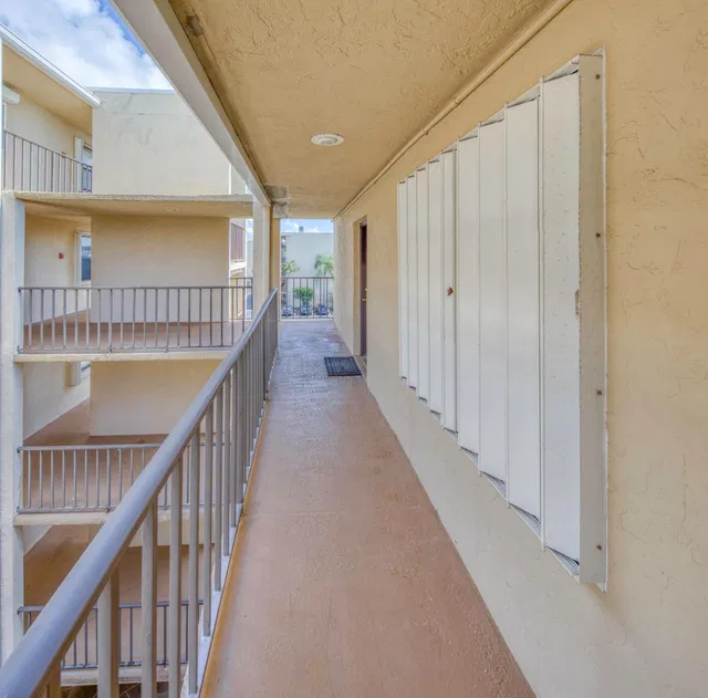 Unit 412 photo 31