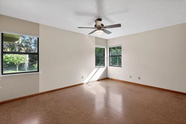Residence photo 23