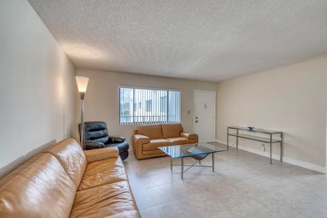  Unit 215 photo 4