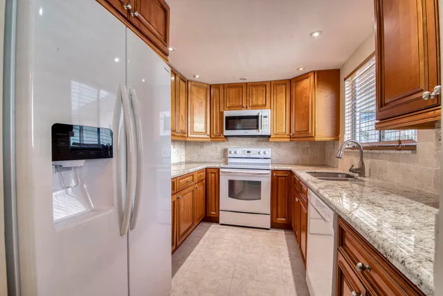  Unit 215 photo 8