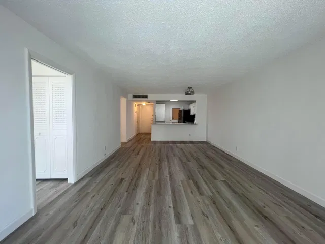 Unit 114 photo 3