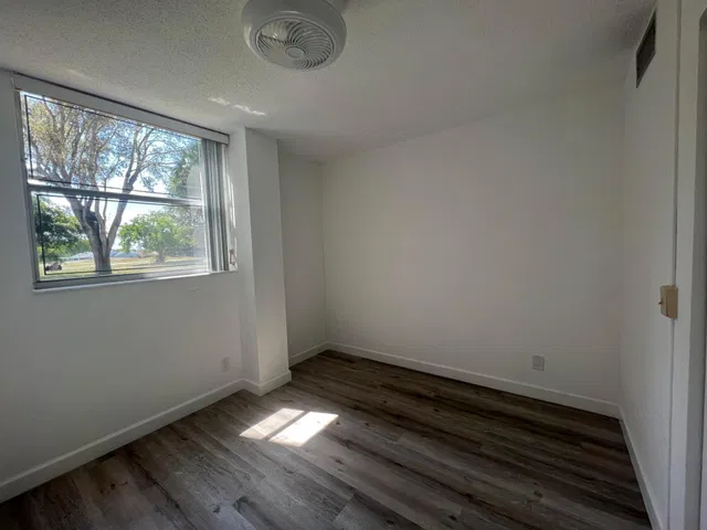 Unit 114 photo 5