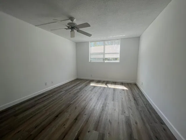 Unit 114 photo 8
