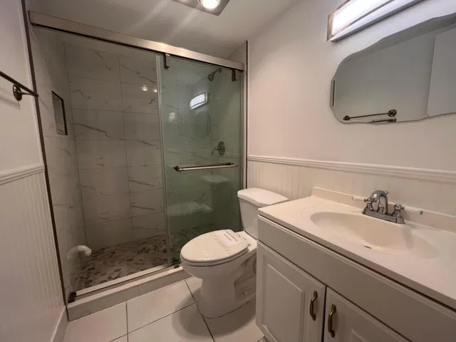 Unit 114 photo 9