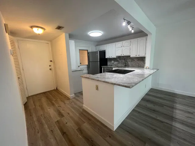 Unit 114 photo 12