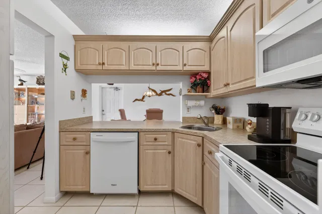 Unit B2 108 photo 3