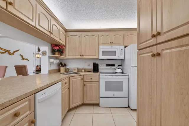 Unit B2 108 photo 7