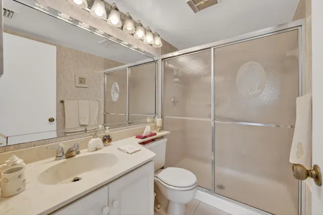 Unit B2 108 photo 20