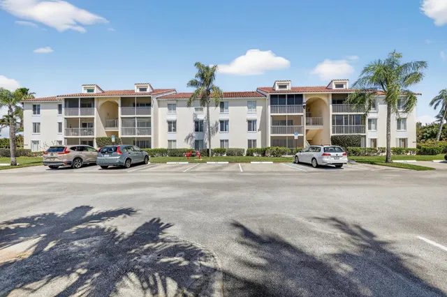 Unit B2 108 photo 26