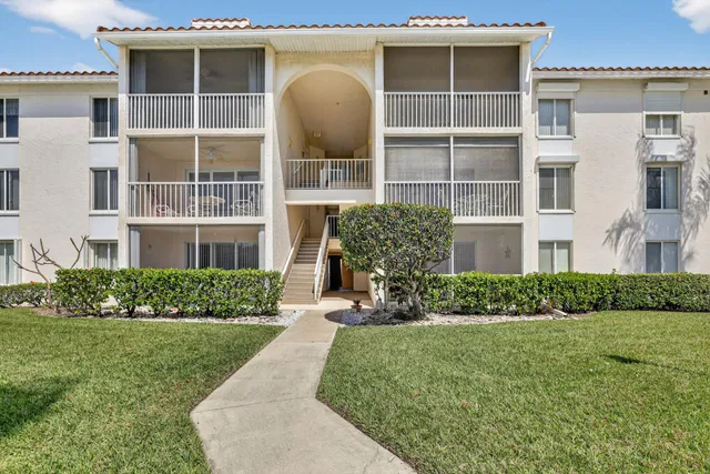 Unit B2 108 photo 27