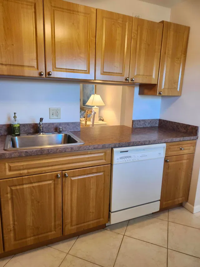 Unit 408 photo 5