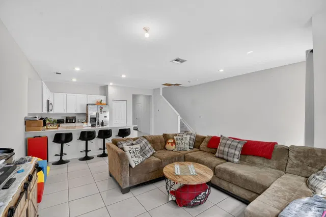 Residence photo 12