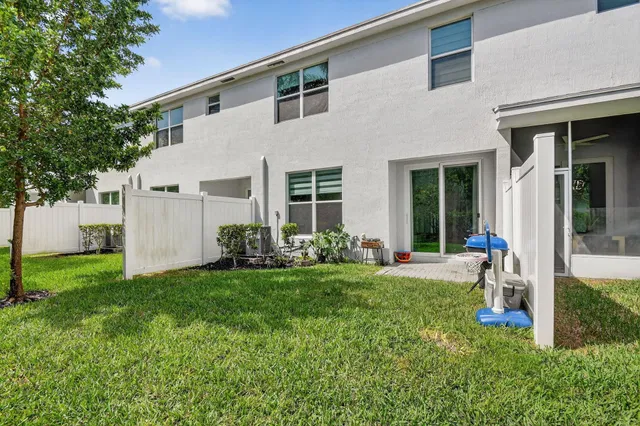 Residence photo 32