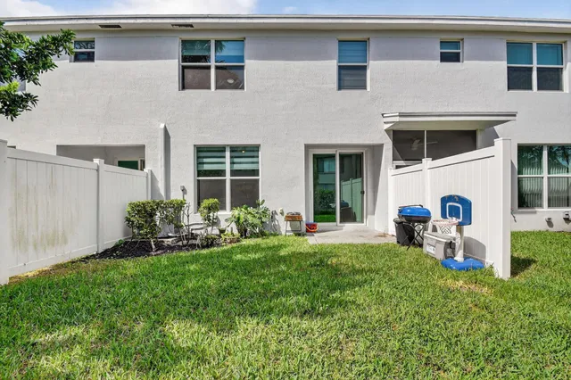 Residence photo 33