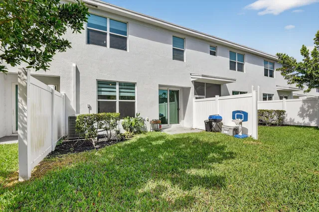 Residence photo 34