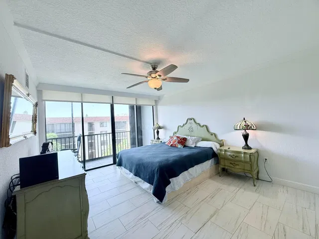 Unit 407 photo 8