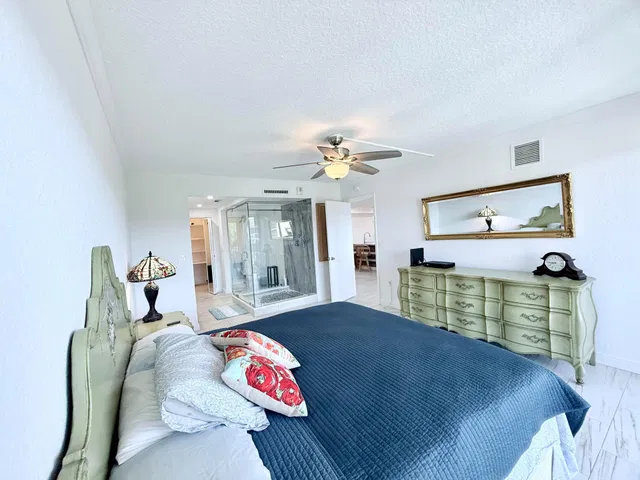 Unit 407 photo 10