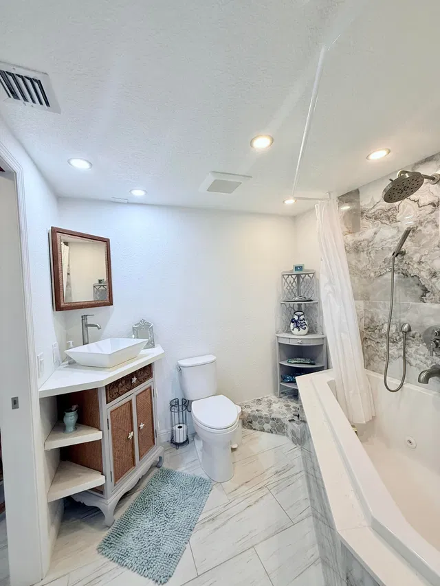 Unit 407 photo 18