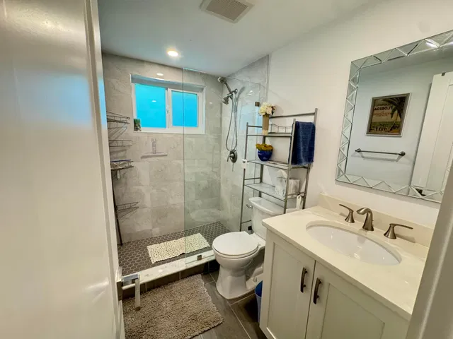 Unit 2-204 photo 9