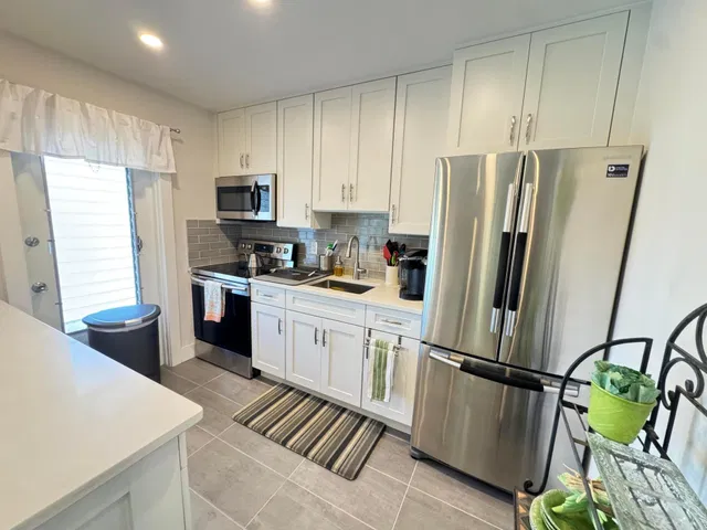 Unit 2-204 photo 11