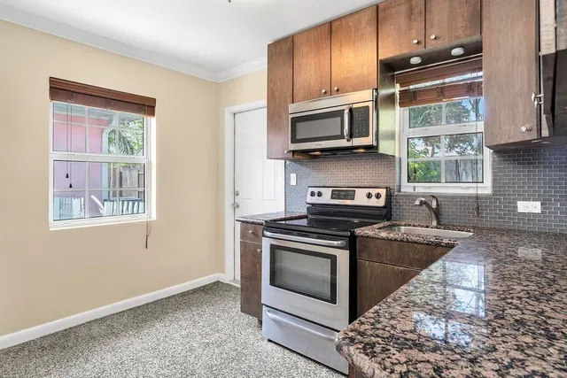  Residence photo 42