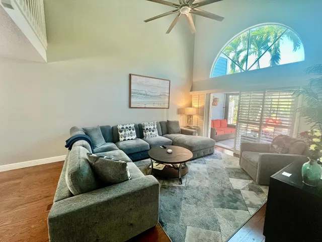 Residence photo 2