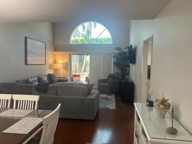 Residence photo 4