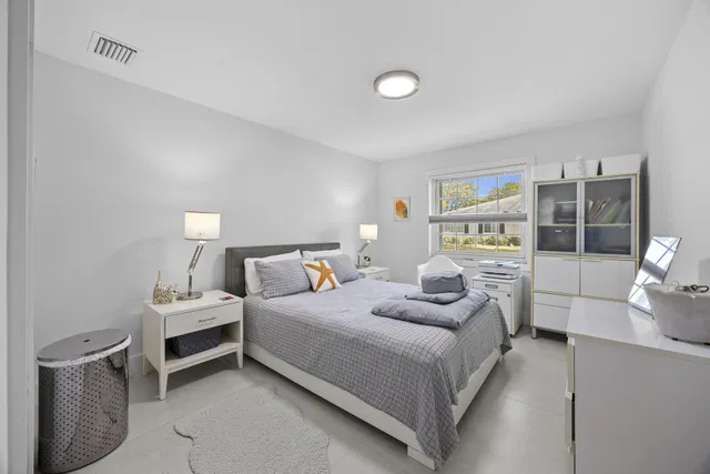 Unit 233 photo 9
