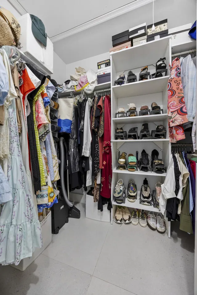Unit 233 photo 10