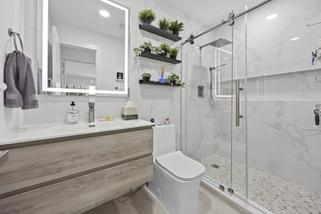 Unit 233 photo 12