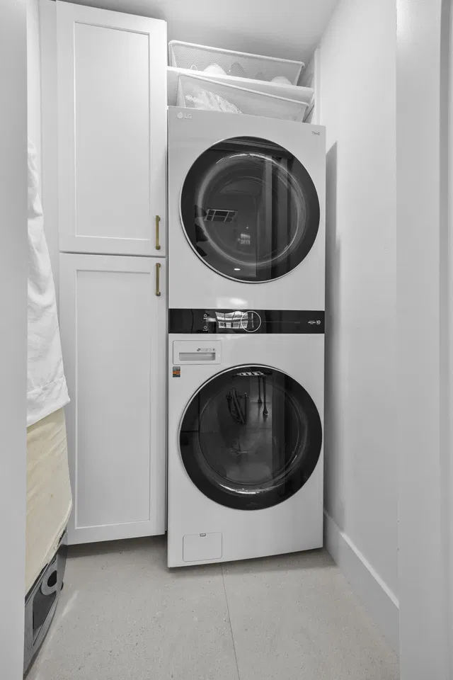 Unit 233 photo 15