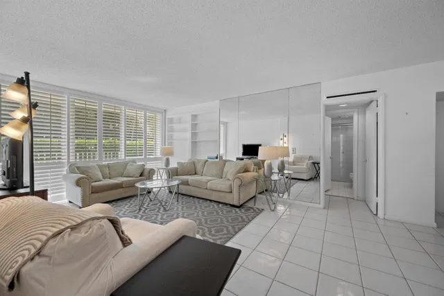401 Peruvian Avenue #1010
