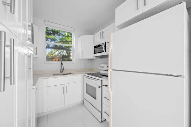 In-Town Palm Beach Unit 2010 photo 7